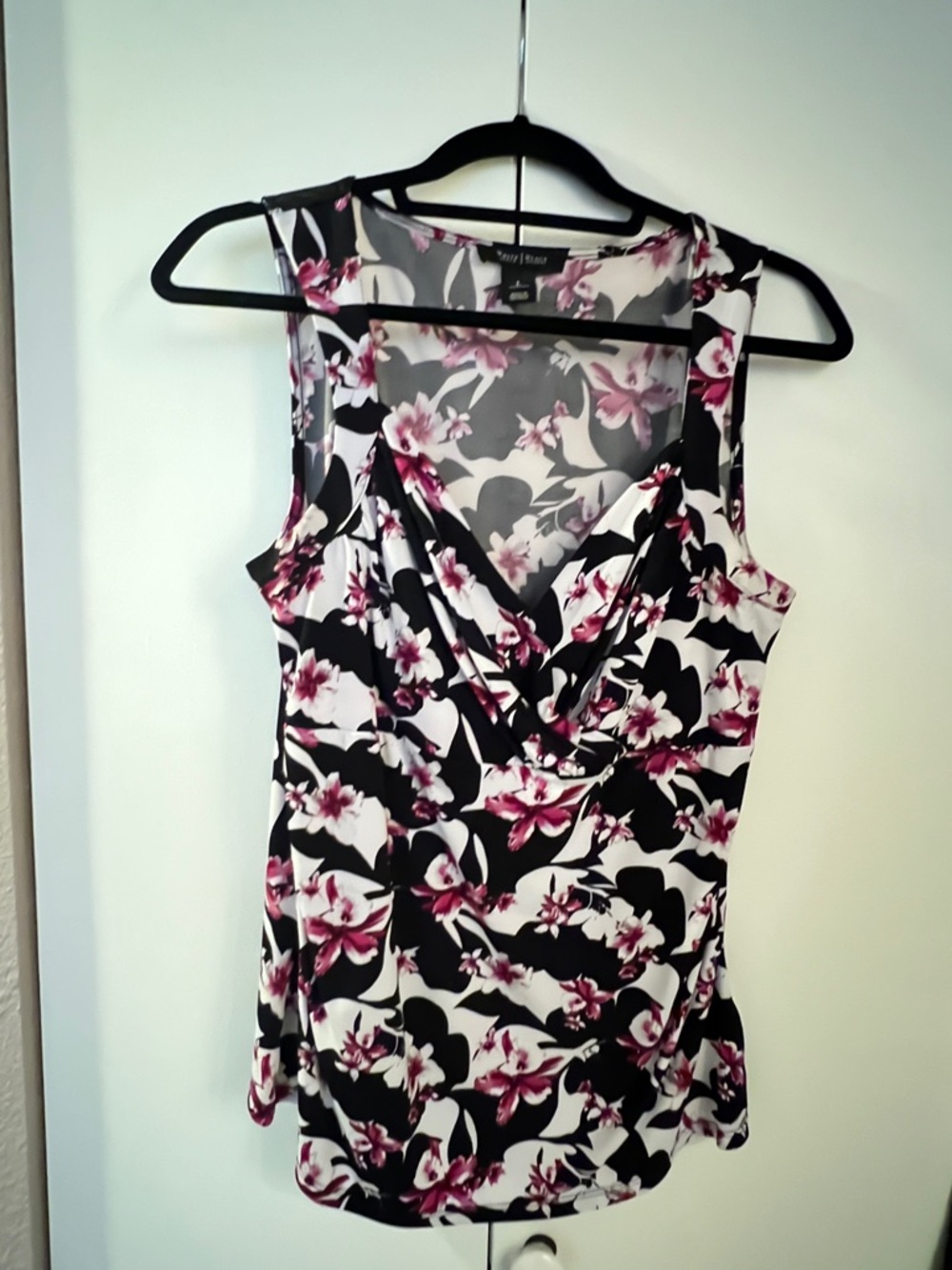 White House Black Market Black & Pink Floral Sleeveless Camisole
